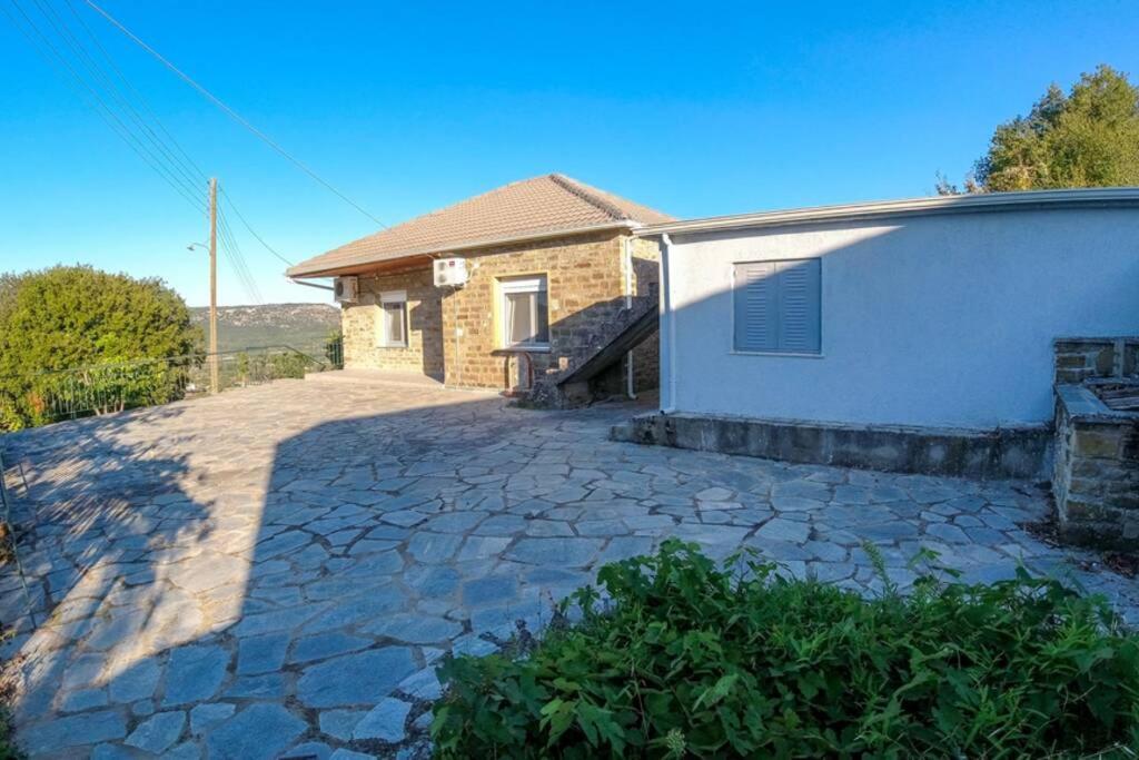 Breathtaking Lake View Cottage With A Fireplace Next To Ioannina City! 外观 照片