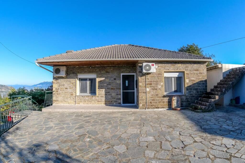 Breathtaking Lake View Cottage With A Fireplace Next To Ioannina City! 外观 照片